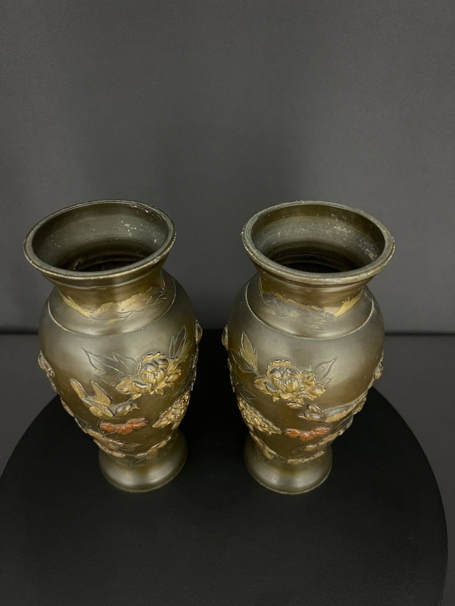 Paire de vases en bronze japonais à décor naturaliste en relief – époque Meiji -photo-1