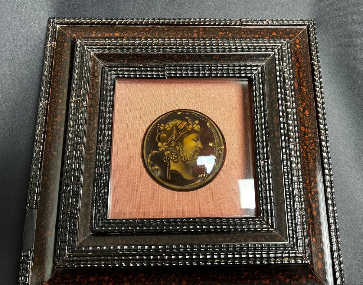 Decorative Medallion With An Antique-style Man's Profile - Amber Enamel-photo-3