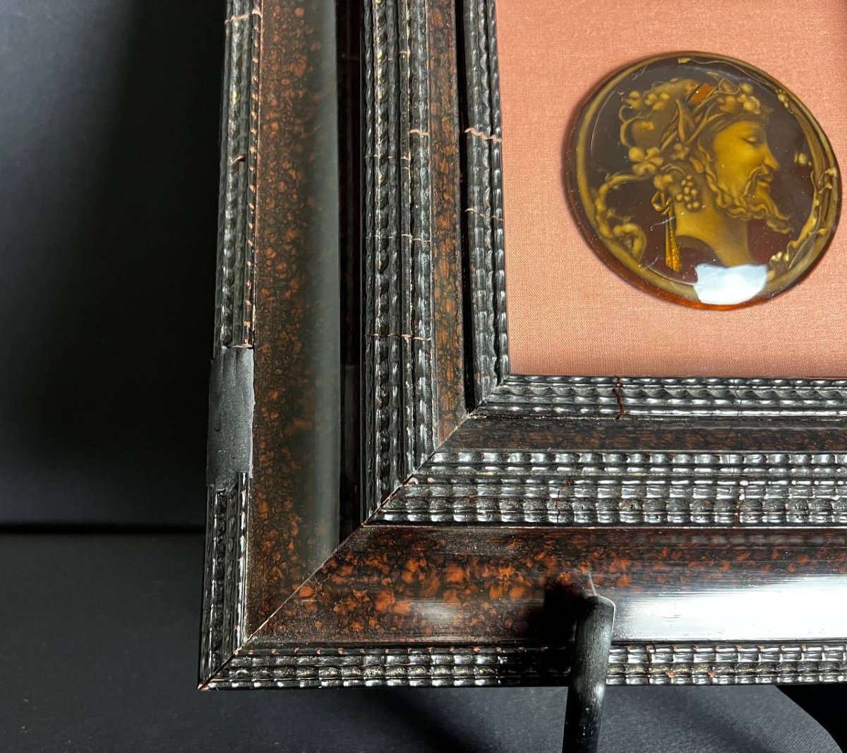 Decorative Medallion With An Antique-style Man's Profile - Amber Enamel-photo-2