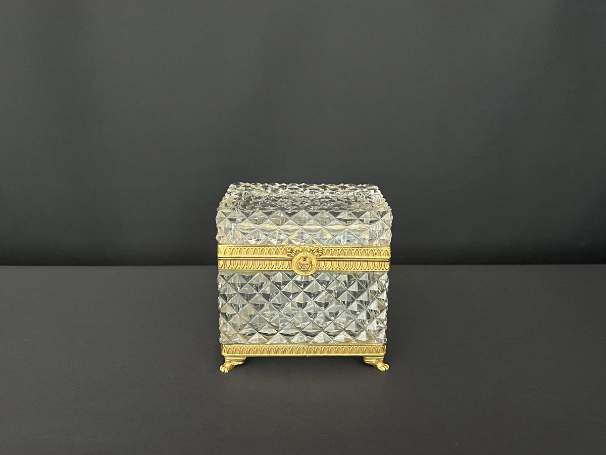 Diamond-cut Crystal Case With Gold Frame-photo-2