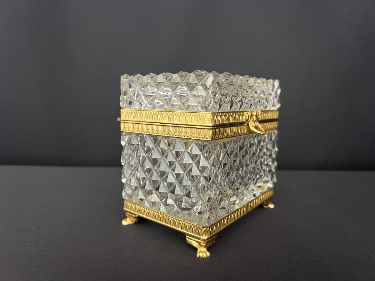 Diamond-cut Crystal Case With Gold Frame-photo-3