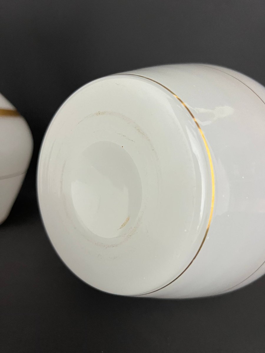 Paire de vases en verre opalin blanc à décor doré, époque Napoléon III-photo-4