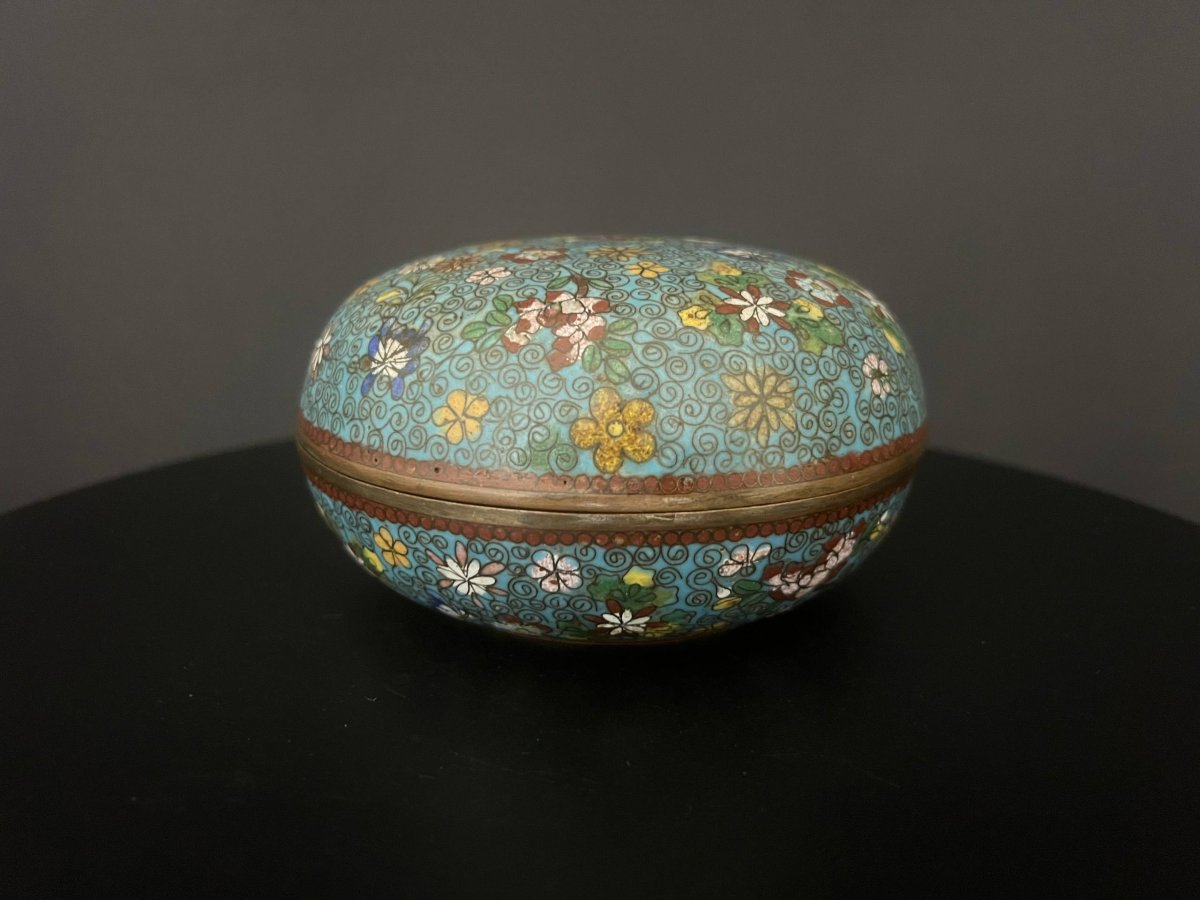 Boîte ronde en émaux cloisonnés à décor floral – Chine, époque Guangxu (1875–1908)-photo-4