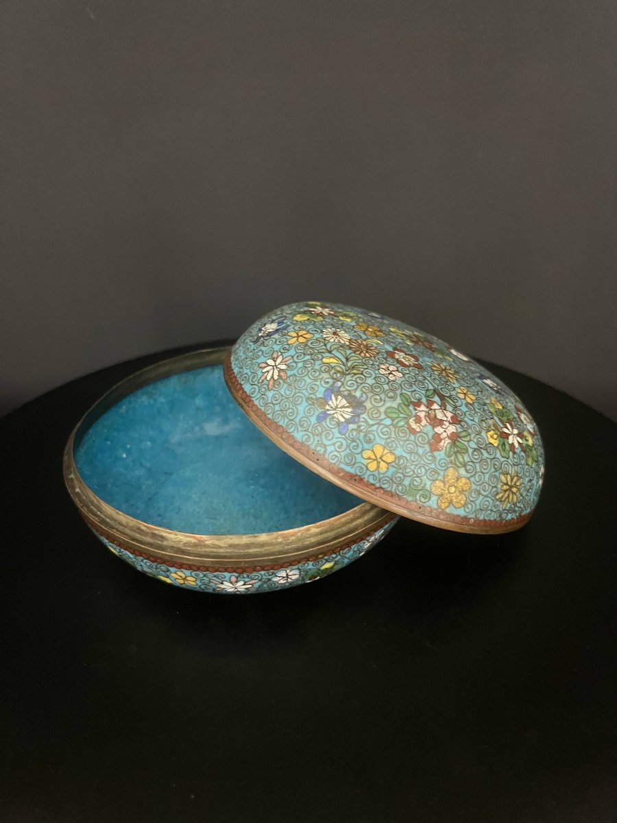 Boîte ronde en émaux cloisonnés à décor floral – Chine, époque Guangxu (1875–1908)-photo-2