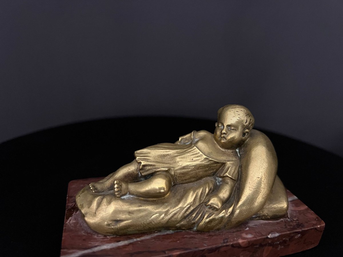 Charmant bronze doré représentant un enfant endormi sur un coussin-photo-2