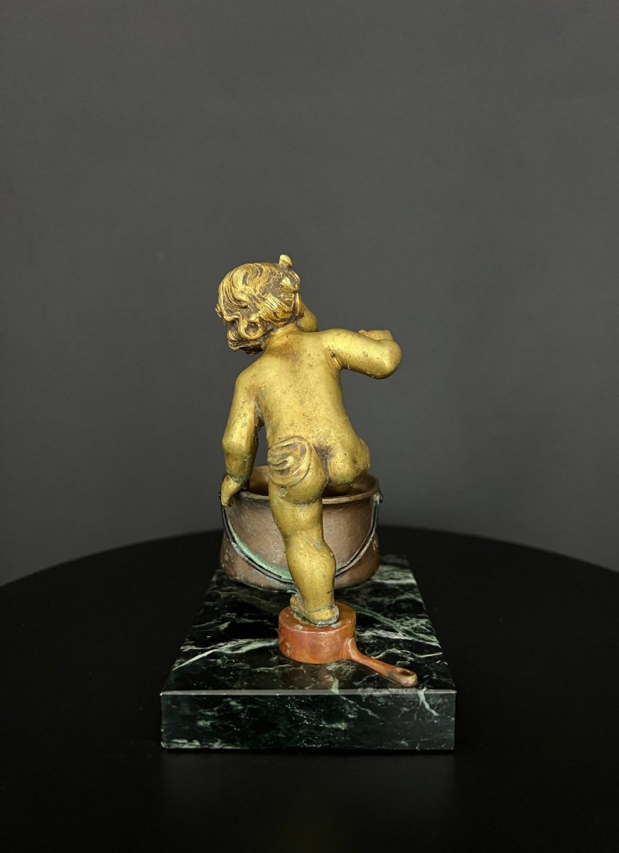 Putto en bronze doré près d’un chaudron – Marcel Debut, France fin du XIXe siècle-photo-3