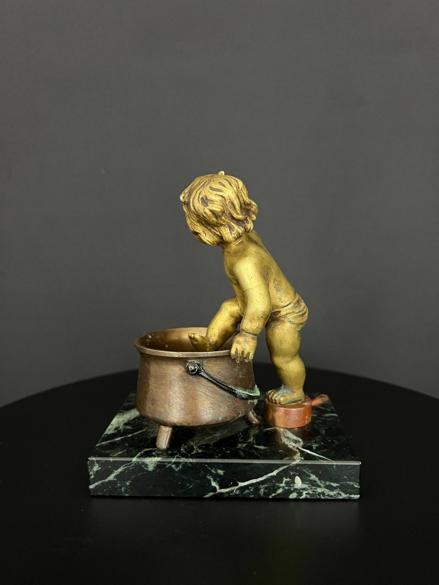 Putto en bronze doré près d’un chaudron – Marcel Debut, France fin du XIXe siècle-photo-4