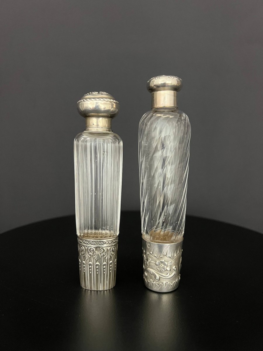 Deux flacons de voyage dits « Eau de Mélisse » en cristal taillé et argent massif Minerve