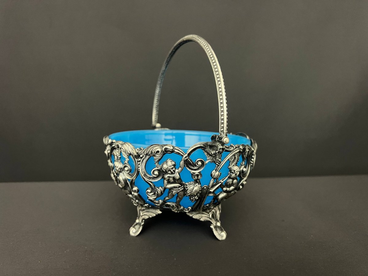 Panier en métal argenté et verre bleu opalin à décor de putti-photo-2