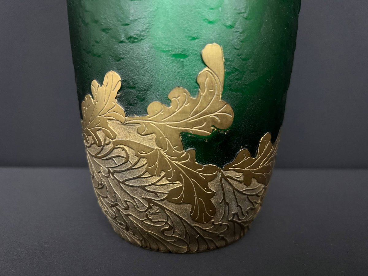 Montjoye - François-Théodore Legras, vase en verre vert givré à décor de feuilles de chêne-photo-3