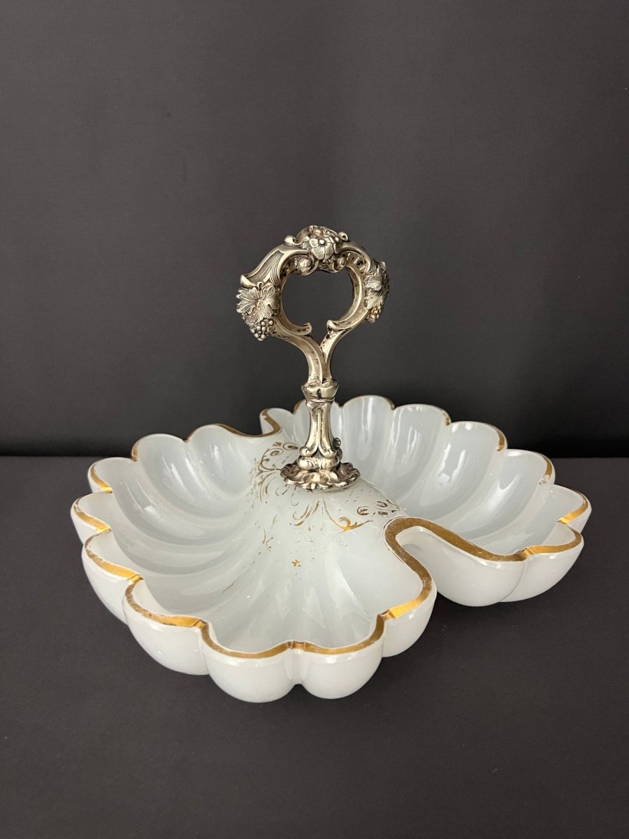 Coupe en opaline blanche et monture en métal argenté, fin XIXe siècle