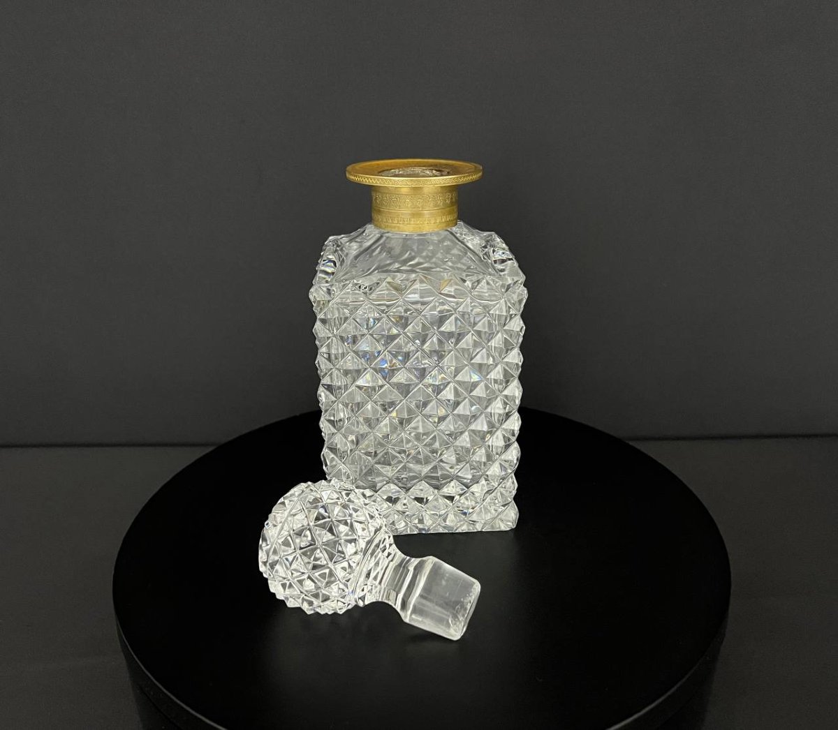 Cut Crystal Whiskey Decanter With Diamond-point Design-photo-2