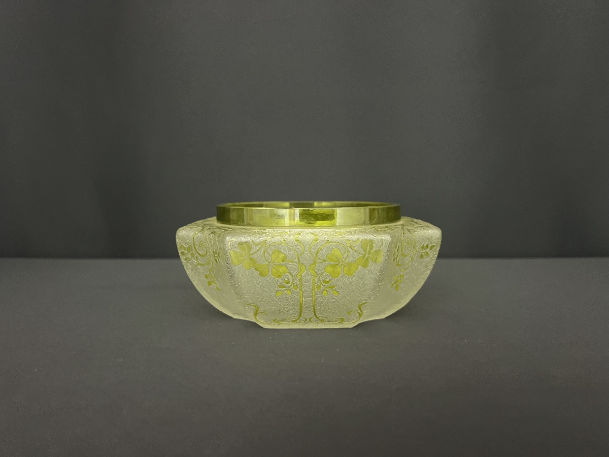 Coupe vide-poche en verre givré gravé à l’acide, attribuée à Baccarat-photo-3