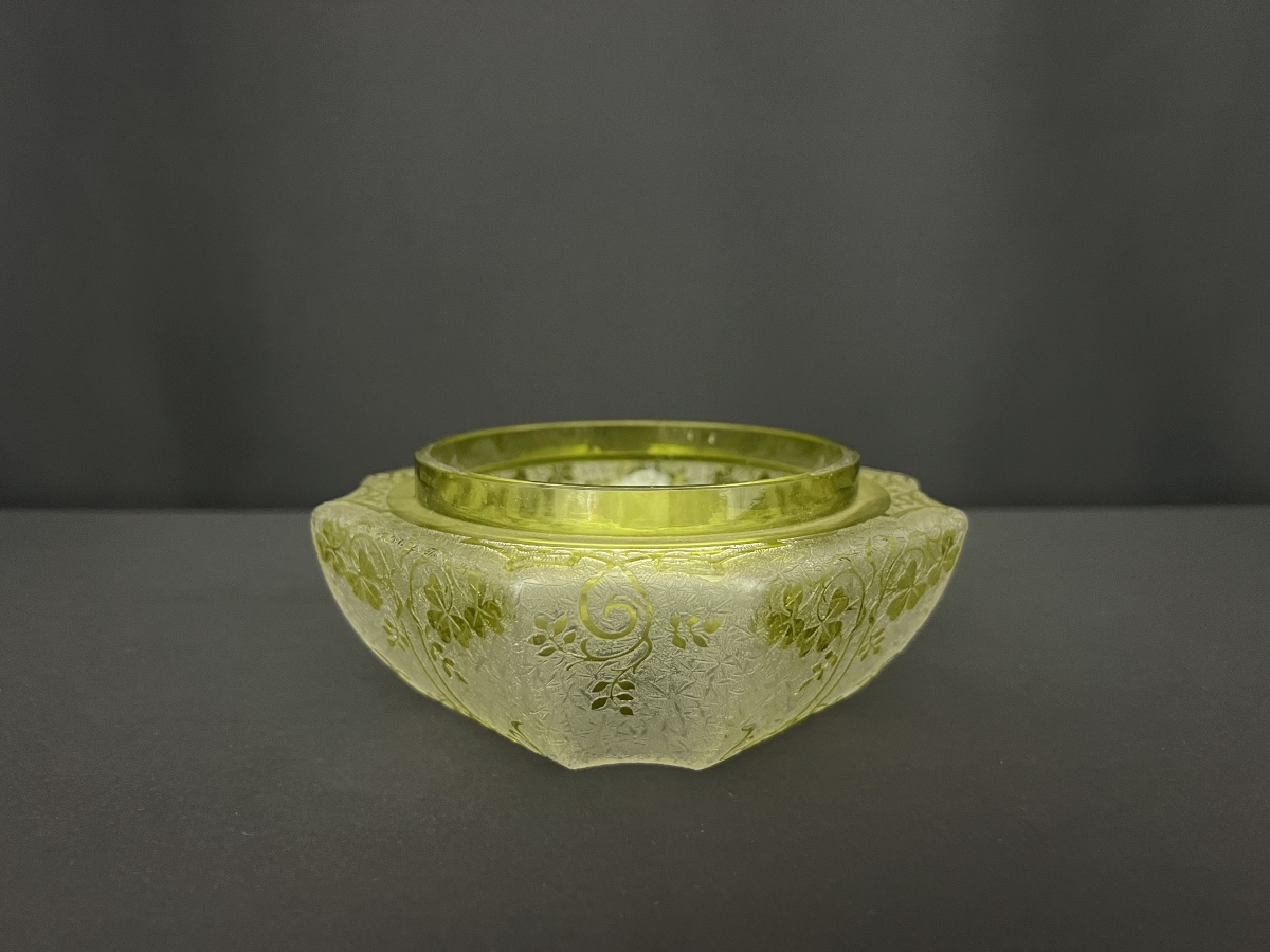 Coupe vide-poche en verre givré gravé à l’acide, attribuée à Baccarat-photo-4