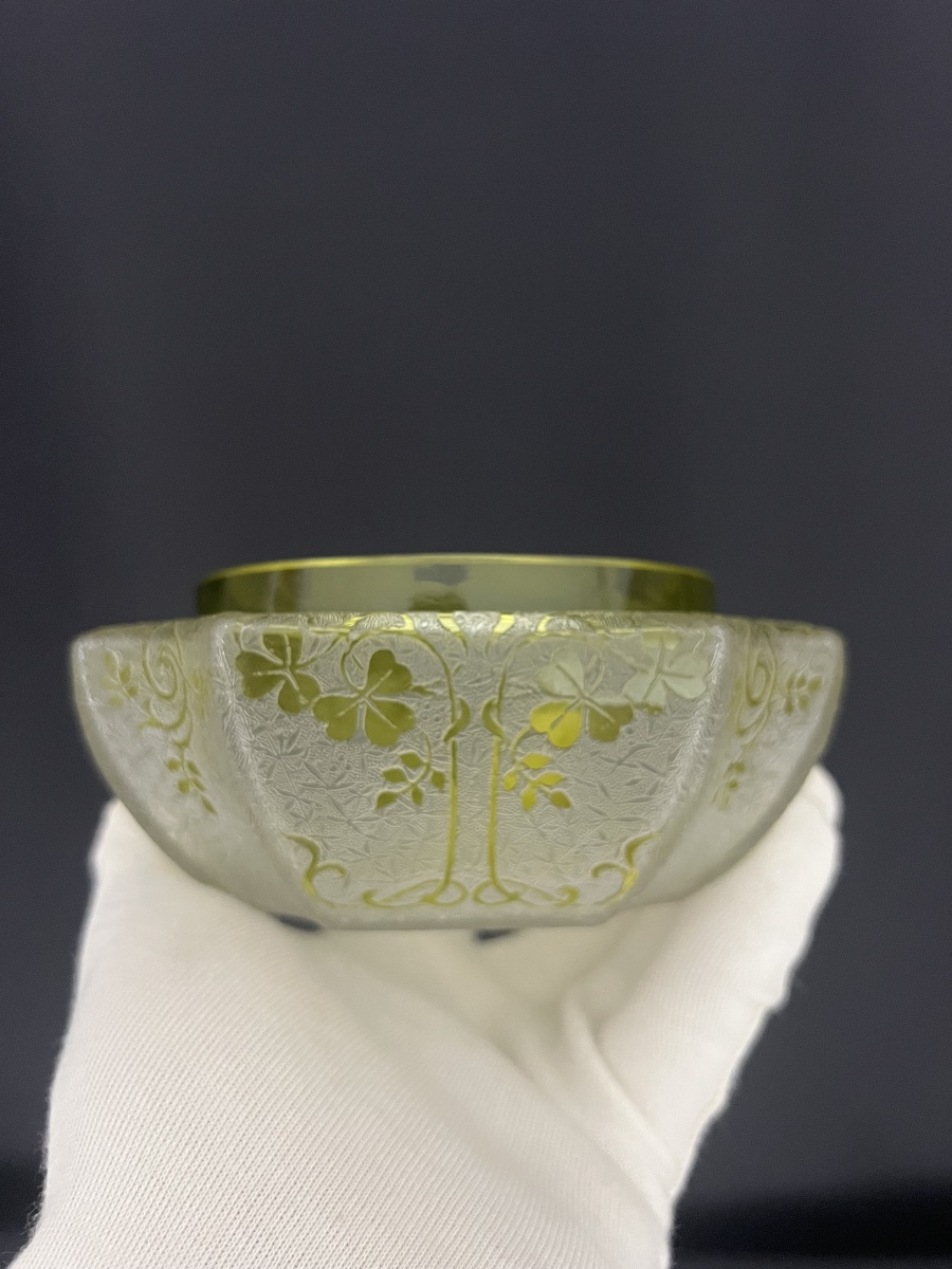 Coupe vide-poche en verre givré gravé à l’acide, attribuée à Baccarat-photo-2