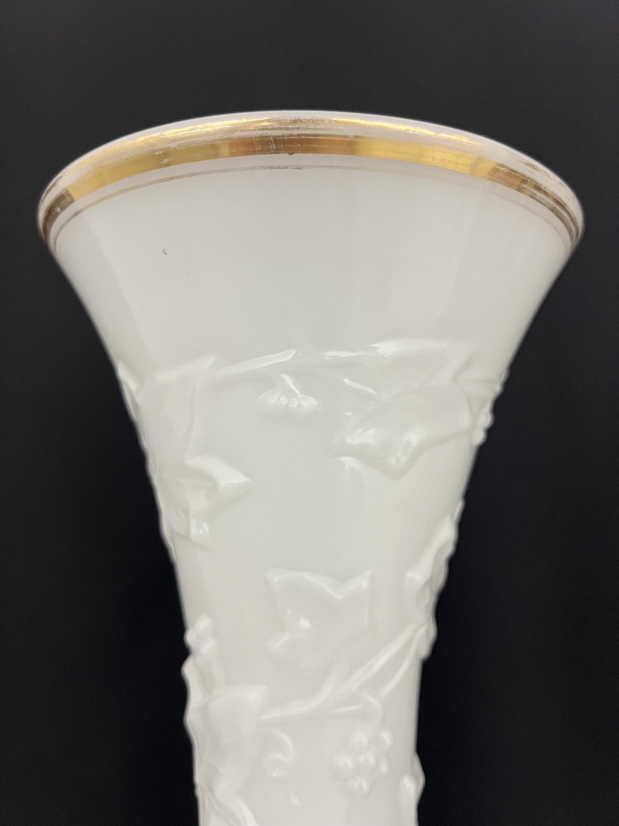 "ivy Garland" Vase In White Opaline Glass, Attributed To Baccarat, Circa 1845–1870-photo-4