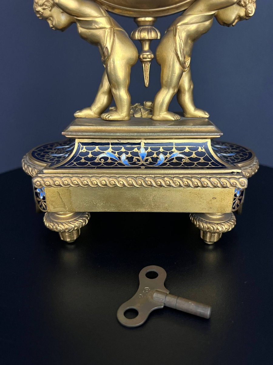 Pendule de cheminée en bronze doré et émaux polychromes aux putti-photo-3