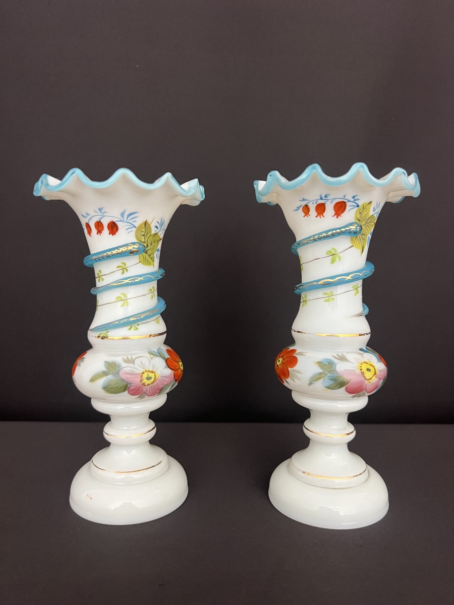 Paire de vases anciens en opaline émaillée-photo-2