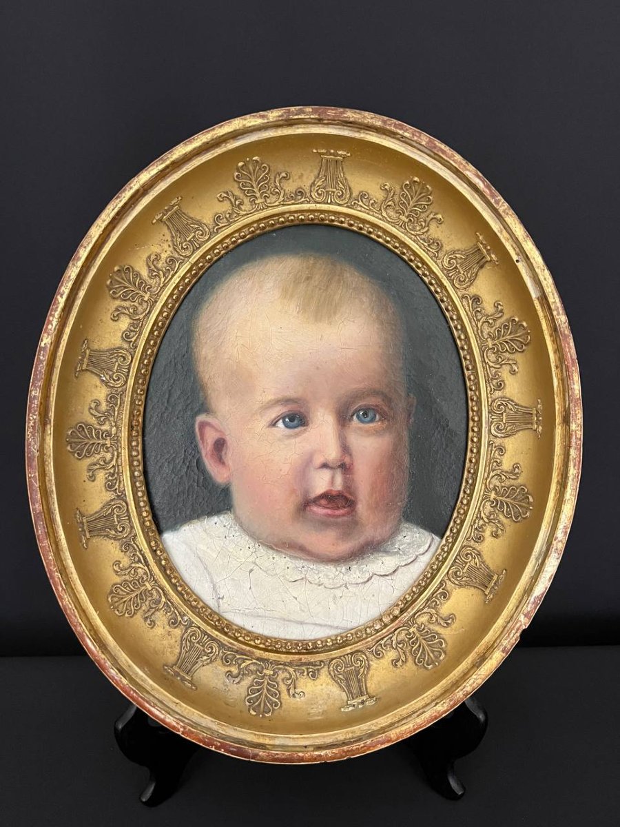 Portrait ancien d’un enfant dans un cadre ovale doré-photo-2