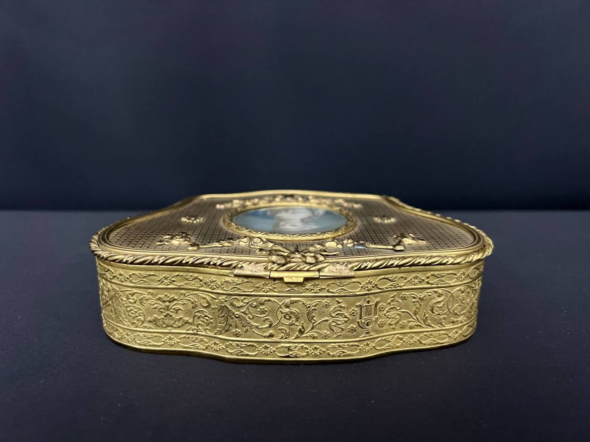 Boîte à bijoux ancienne en métal doré avec miniature – Style Louis XVI-photo-1