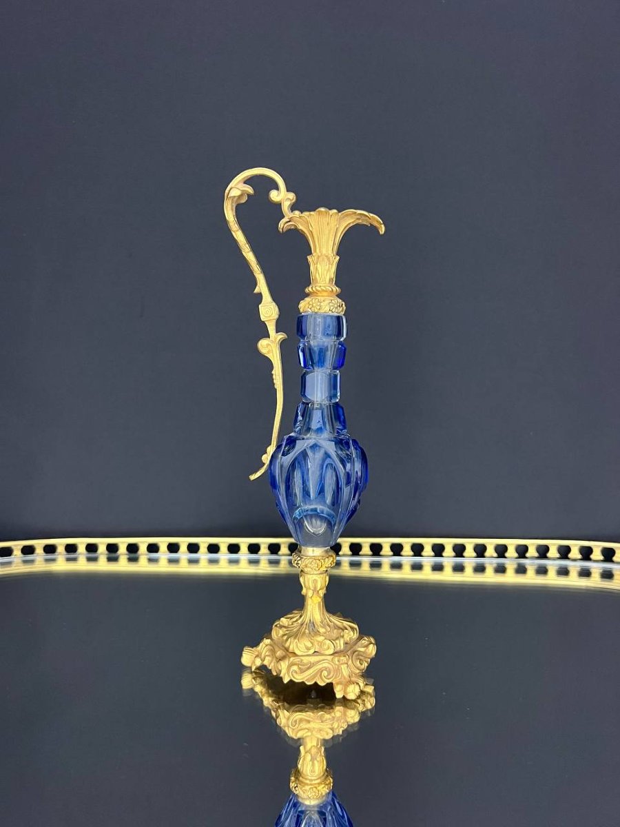 Aiguière en cristal bleu taillé et bronze doré, attribuée à Baccarat – époque Napoléon III