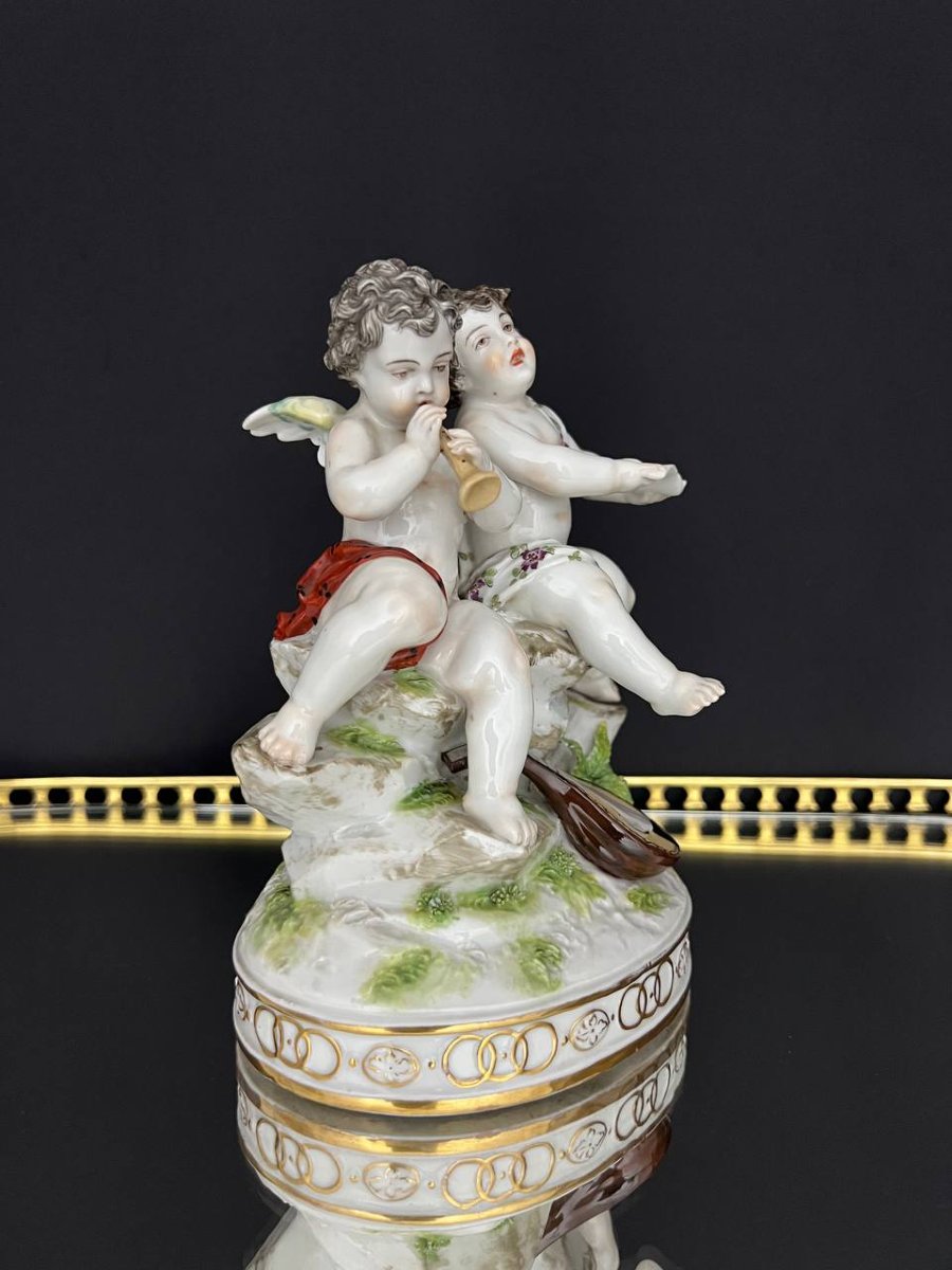 Groupe en porcelaine de Volkstedt représentant deux putti musiciens-photo-3
