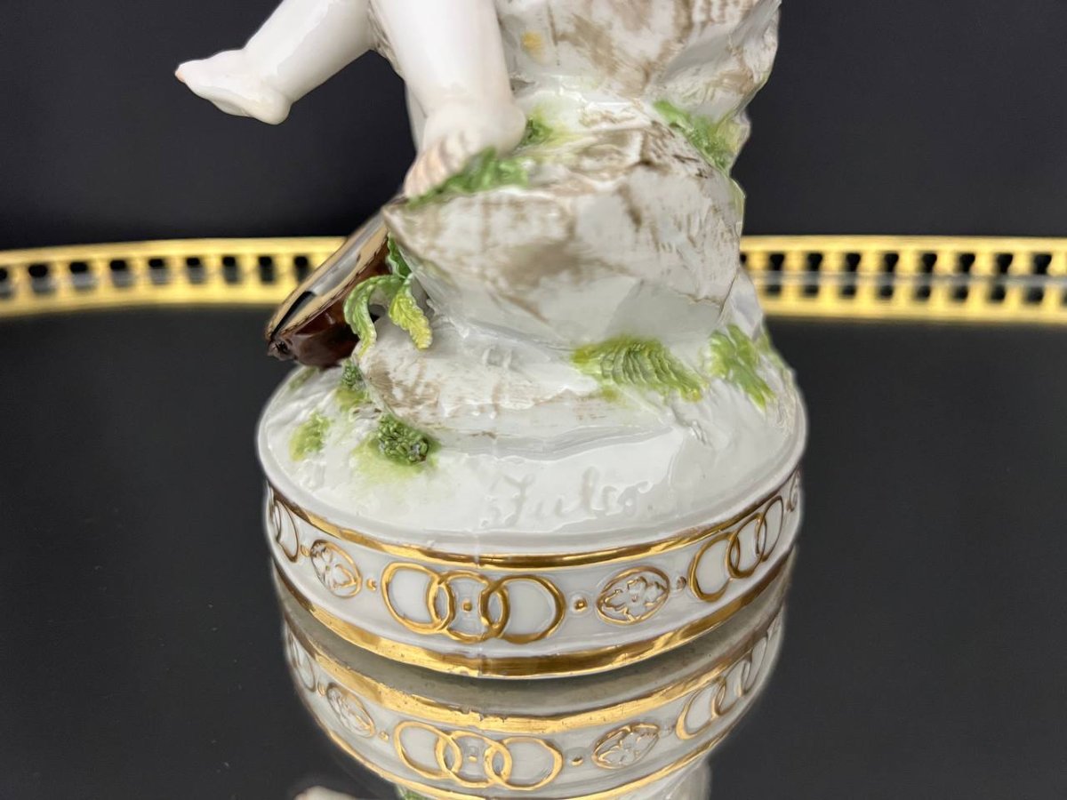 Groupe en porcelaine de Volkstedt représentant deux putti musiciens-photo-3