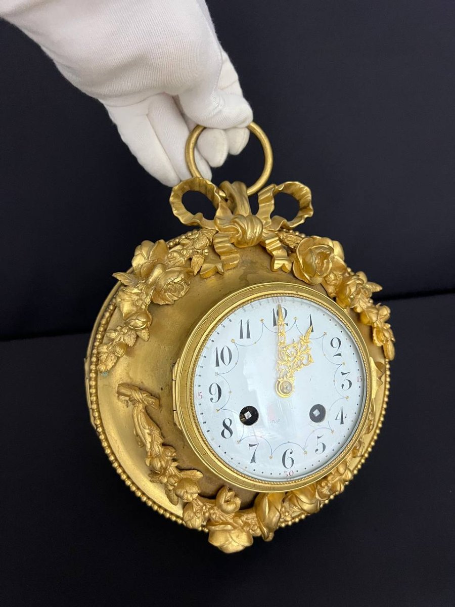Pendule murale œil-de-bœuf en bronze doré, style Louis XVI -photo-2
