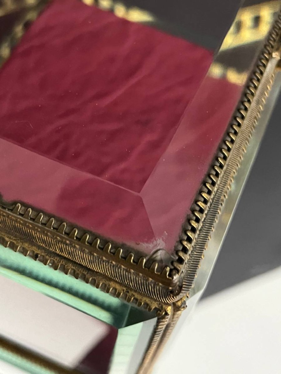 Large Jewelry Box With Beveled Glass And Gold-plated Metal-photo-2