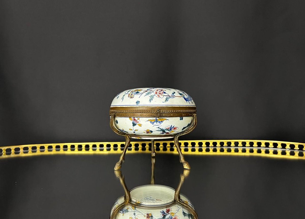 Bonbonnière en faïence de Gien à décor polychrome, monture en bronze-photo-3