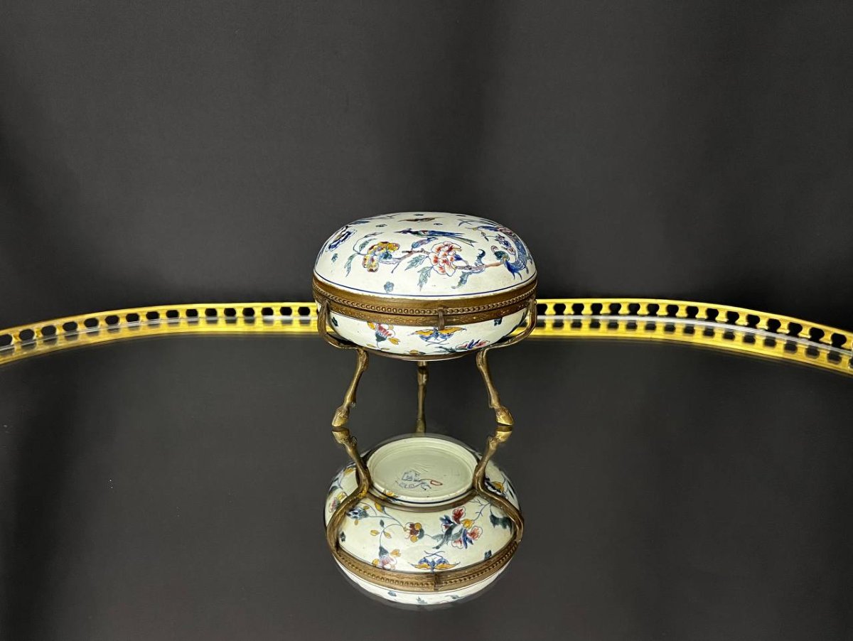 Bonbonnière en faïence de Gien à décor polychrome, monture en bronze-photo-4