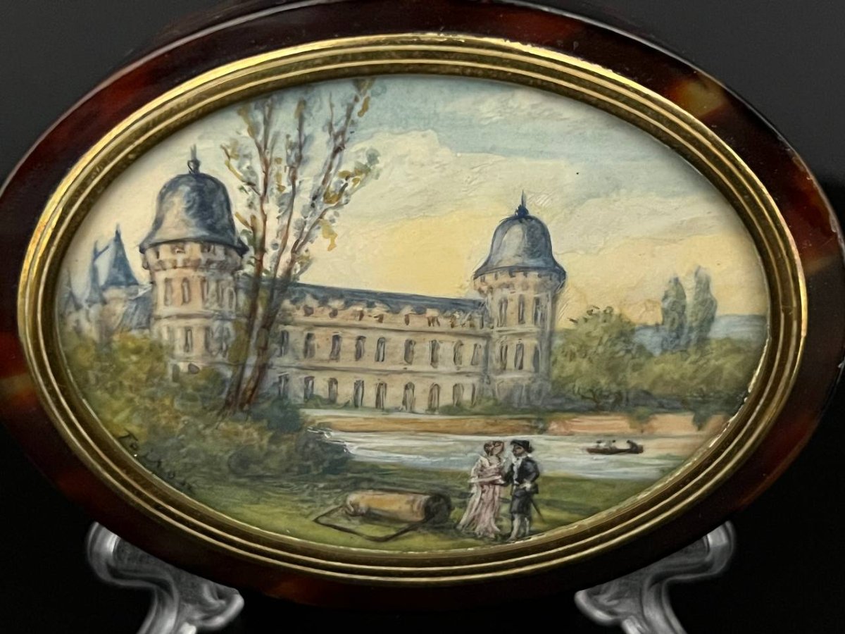 Boîte ovale ancienne à miniature peinte – Château de Digoine -photo-2