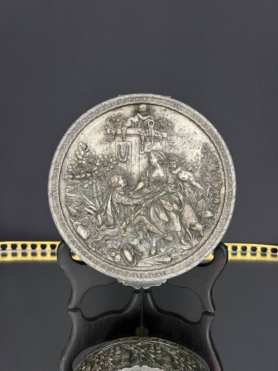 Antique Silver-plated Jewelry Box With Romantic Relief Decoration