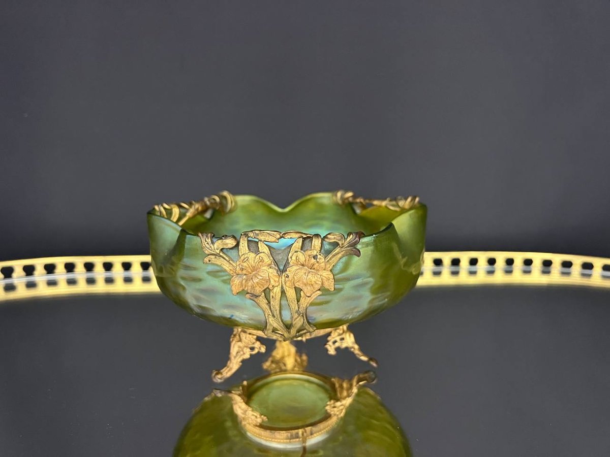 Coupe vide-poche Art Nouveau en verre irisé vert, dans le goût de Loetz
