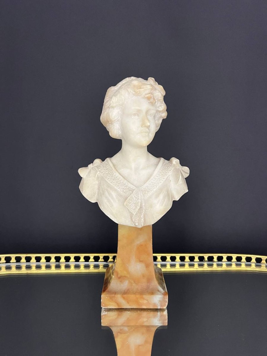 Buste de jeune femme en albâtre sculpté – Style Art nouveau