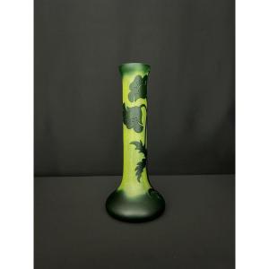 Vase En Verre Camée – Signé Av – Style Art Nouveau 