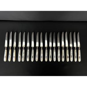 Service de 18 couteaux anciens – Lames en argent massif, manches en nacre