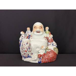 Bouddha Rieur avec cinq enfants – Porcelaine de Chine, famille rose