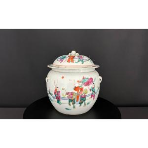 Covered Pot In Chinese Porcelain, Famille Rose Decoration With Children, Late 19th – Early 20th