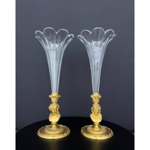 Paire de vases cornets en cristal taillé et bronze doré