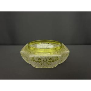 Coupe vide-poche en verre givré gravé à l’acide, attribuée à Baccarat