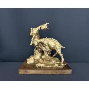 Edwin Bucher (1879-1968). « Deux chèvres se chamaillant », groupe en bronze à patine dorée