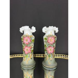 Paire de vases Bristol en opaline peinte