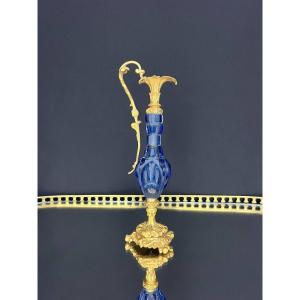 Aiguière en cristal bleu taillé et bronze doré, attribuée à Baccarat – époque Napoléon III
