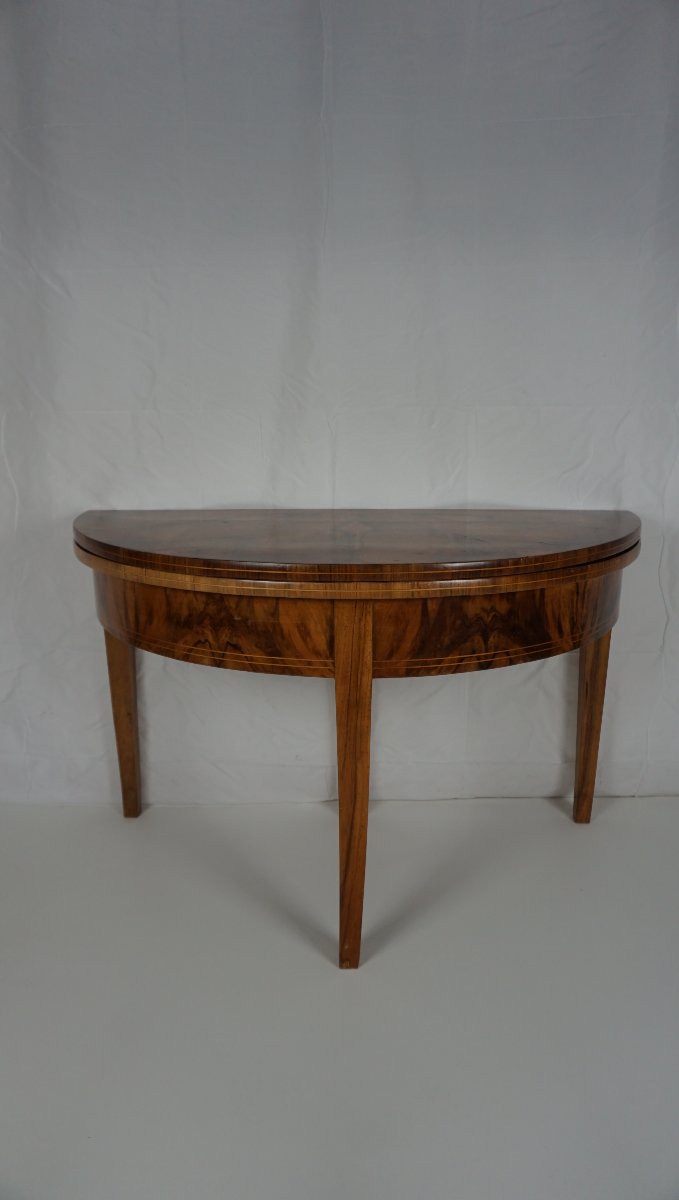 Half-moon Table
