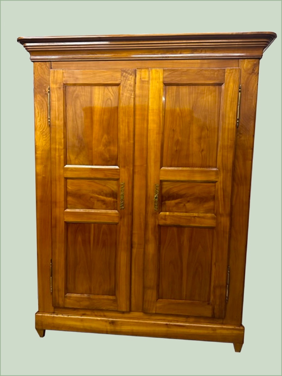 Armoire Biedermeier en merisier, vers 1830