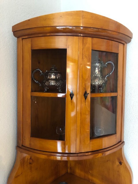 Small Corner Display Case-photo-4