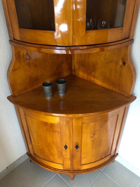 Small Corner Display Case-photo-4