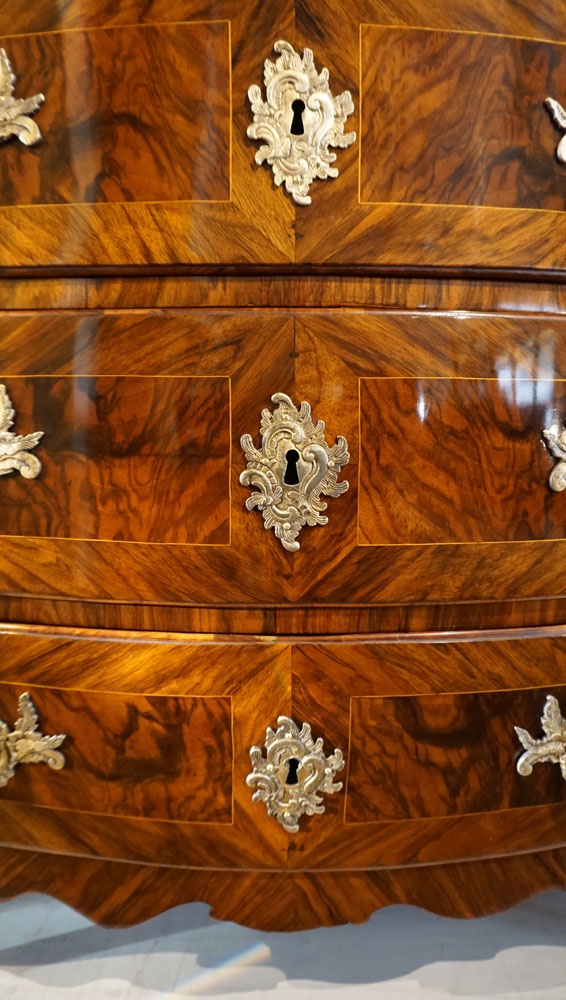 Élégante commode baroque vers 1750-photo-2