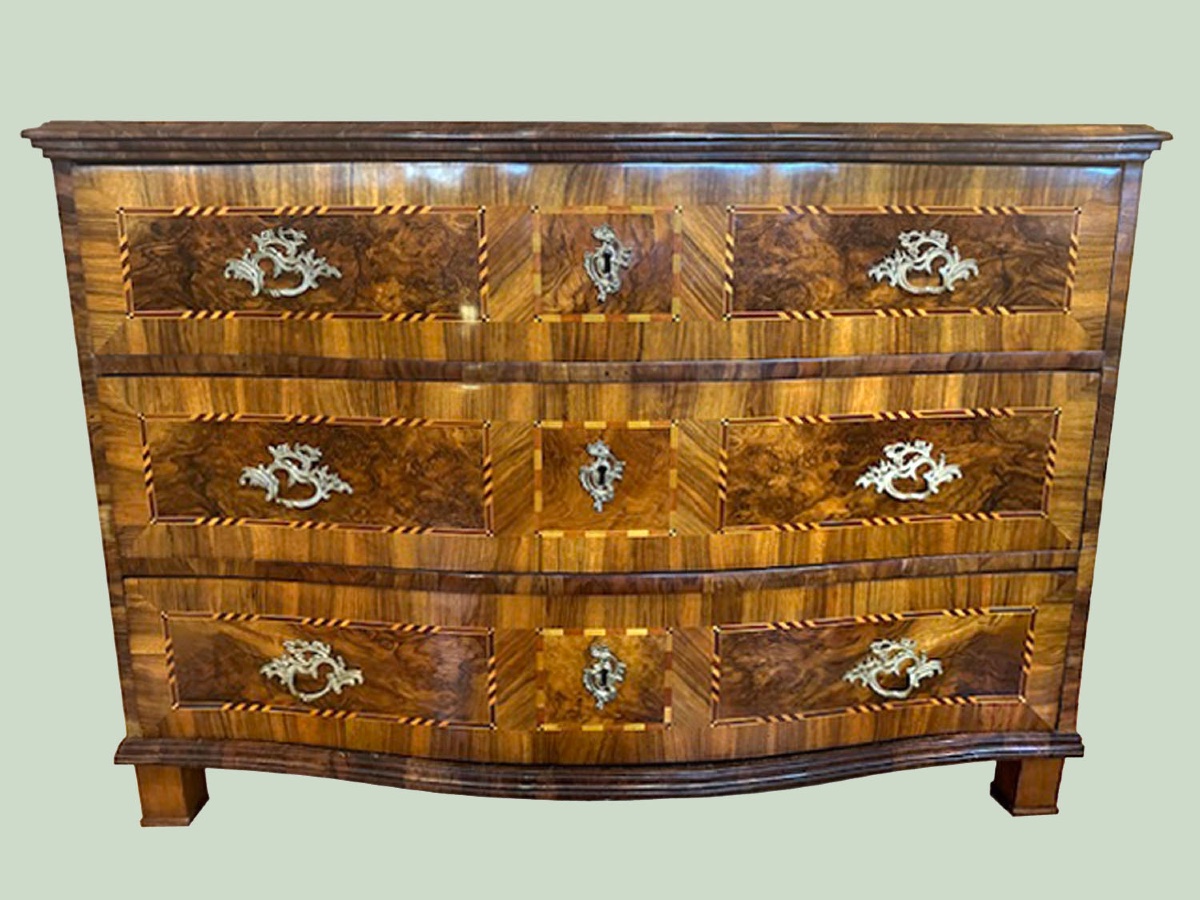 Commode baroque en noyer (ancien mobilier de château)